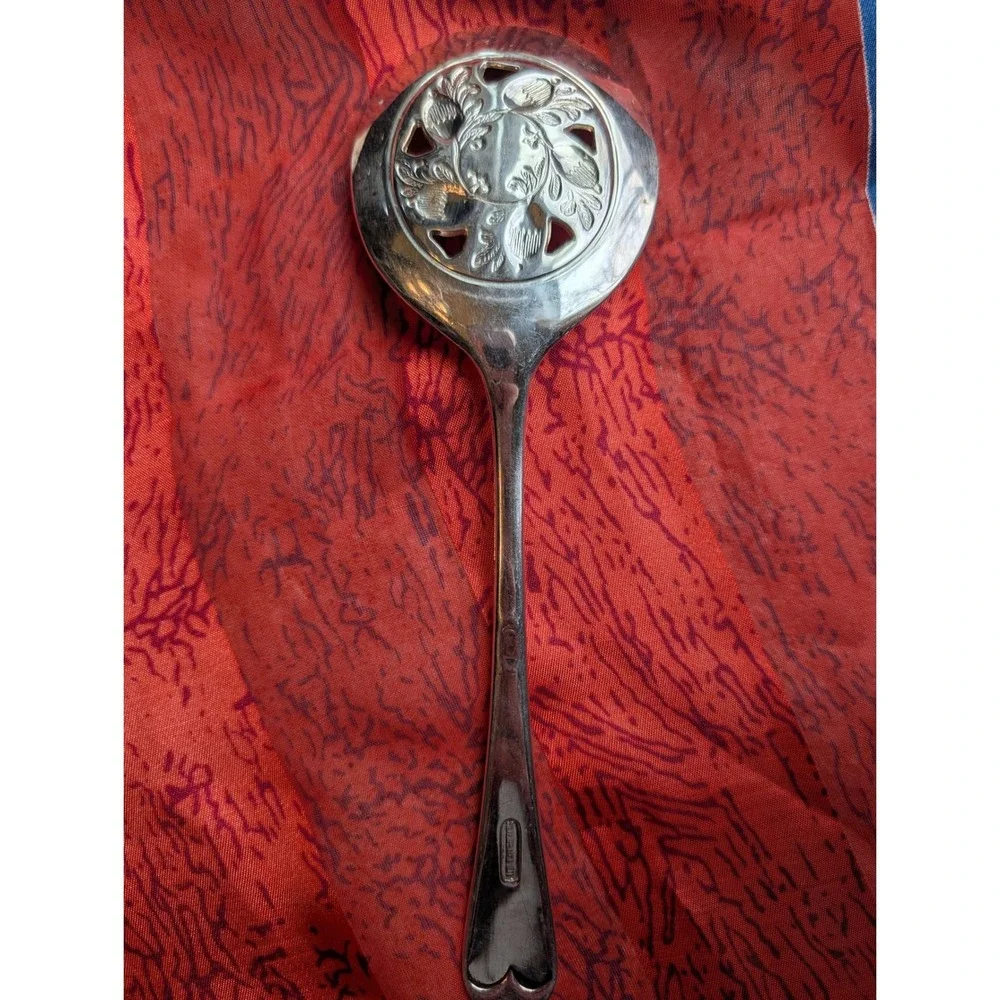 Vtg Leonard Silverplate Italy Pierced Serving Spoon Acorn Leaf Heart Handle 8.5